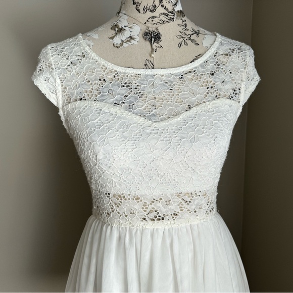 Bailey Blue White Lace Dress - Picture 4 of 11
